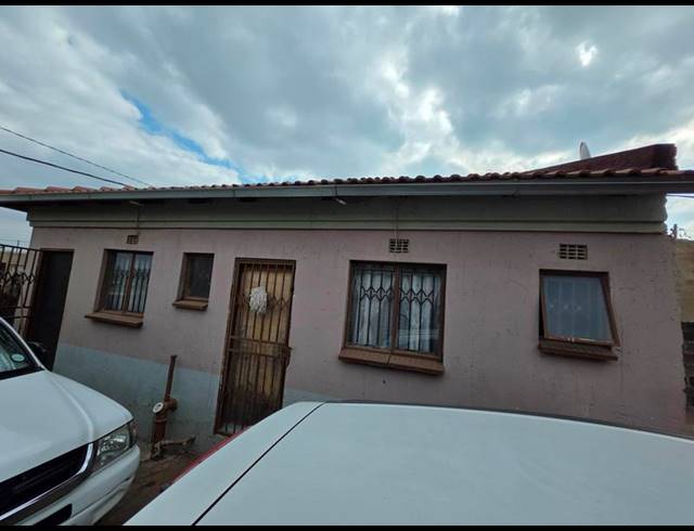 6 BEDROOM HOUSE FOR SALE IN KAALFONTEIN